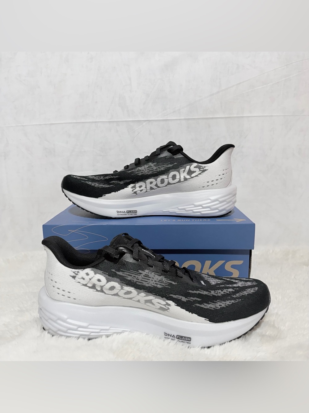 BROOKS Launch 11 Men's 8.5 Road Running Shoes Black/White 110450-1D-087